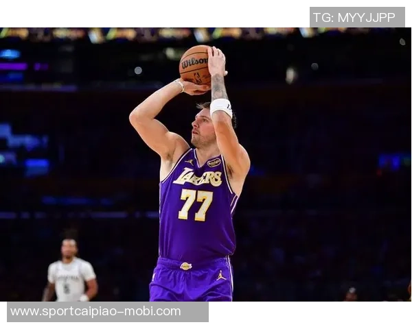 东契奇三分球出手高效低伤害是否真是侠迷心中的偶像