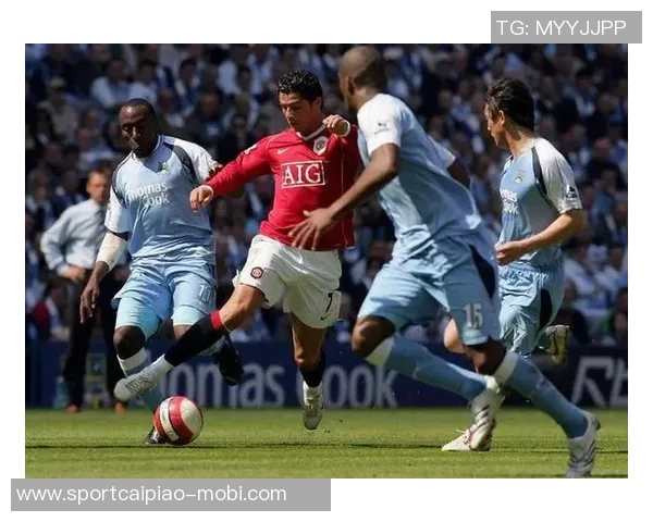 曼城致敬拳王哈顿今日齐聚曼彻斯特大教堂为他送行